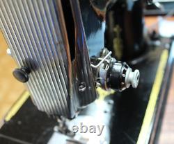 1945 SINGER FEATHERWEIGHT Sewing Machine #221 with Case