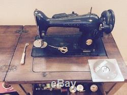 1947 Antique Vintage Singer Sewing Machine Model 15 Se WORKS