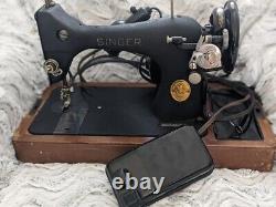1948 Vintage Singer Sewing Machine AH621910 Bentwood Case