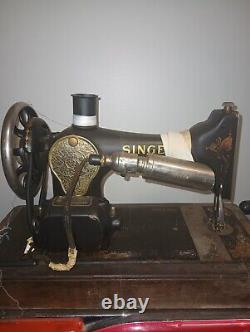 1950's Singer B2 15-8 Sewing Machine Portable With Wood Case Works Great