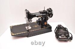 1951 SINGER 221 FEATHERWEIGHT SEWING MACHINE -With Pedal & Case Vintage