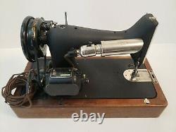 1951 SINGER SEWING MACHINE Model 66-16 with Antique Wood Locking Case