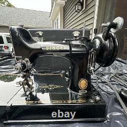 1955 Singer Featherweight 221 sewing machine withcase AL943591 VG Condition