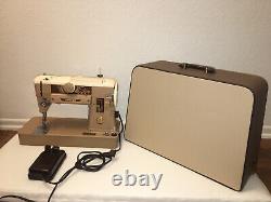 1959 Singer Type 401a sewing machine TIME WARP CONDITION! With carry case, pedal