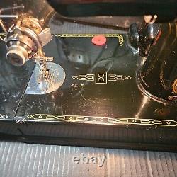 1961 Singer 221 K Featherweight Sewing Machine withCase serial# ES657246