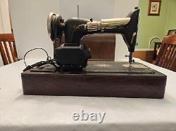 ANTIQUE 1900s Electric Singer Sewing Machine Model 99 Bentwood Case with accessori