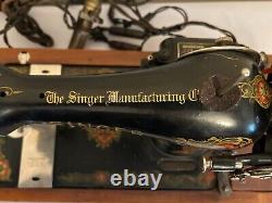 ANTIQUE 1911 SINGER SEWING MACHINE WithWOOD CASE SERIAL #958624