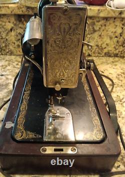 ANTIQUE 1926 SINGER SEWING MACHINE HANDCRANK ELECTRIC with CASE KNEE BAR