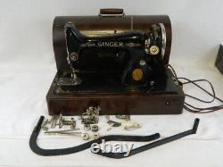 ANTIQUE 1926 SINGER SEWING MACHINE ORIGINAL WOOD DOME CASE WithKEY AND ACCESSORIES