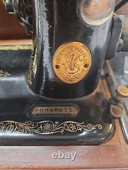 ANTIQUE 1935 SINGER AD949611 Sewing Machine BENTWOOD CASE & Knee Bar