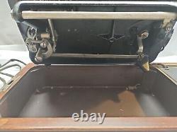 ANTIQUE 1935 SINGER AD949611 Sewing Machine BENTWOOD CASE & Knee Bar