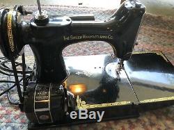 ANTIQUE 1950s SINGER SEWING MACHINE FEATHERWEIGHT MODEL 221