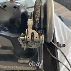 ANTIQUE MARCH 1910 SINGER SEWING MACHINE SERIES G2546309 WithLight, Foot Pedal, Box