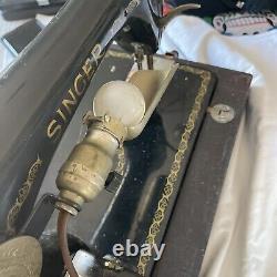 ANTIQUE MARCH 1910 SINGER SEWING MACHINE SERIES G2546309 WithLight, Foot Pedal, Box