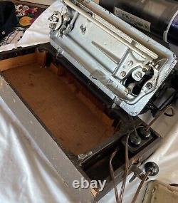 ANTIQUE MARCH 1910 SINGER SEWING MACHINE SERIES G2546309 WithLight, Foot Pedal, Box