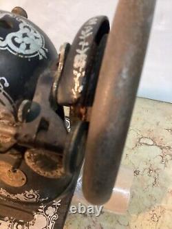 ANTIQUE SEWING MACHINE THE SINGER MANUFACTURING CANADA SERIAL JA 217404 1920s