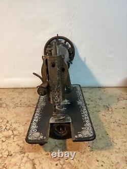 ANTIQUE SEWING MACHINE THE SINGER MANUFACTURING CANADA SERIAL JA 217404 1920s