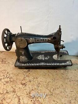 ANTIQUE SEWING MACHINE THE SINGER MANUFACTURING CANADA SERIAL JA 217404 1920s