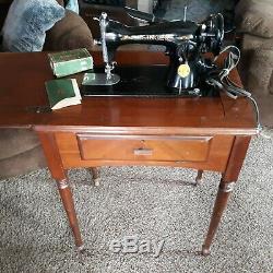 ANTIQUE SINGER 15-90 SEWING MACHINE in Wood Cabinet vintage