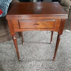 ANTIQUE SINGER 15-90 SEWING MACHINE in Wood Cabinet vintage