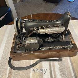 ANTIQUE SINGER SEWING MACHINE 1924 MODEL 99-13/ B. T. 7 & Travel Wooden Case