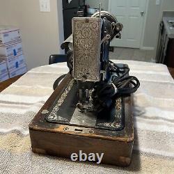 ANTIQUE SINGER SEWING MACHINE 1924 MODEL 99-13/ B. T. 7 & Travel Wooden Case