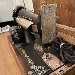 ANTIQUE SINGER SEWING MACHINE 1924 MODEL 99-13/ B. T. 7 & Travel Wooden Case