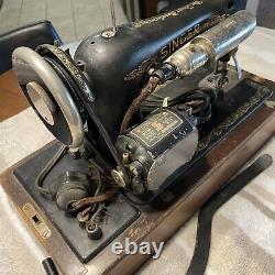 ANTIQUE SINGER SEWING MACHINE 1924 MODEL 99-13/ B. T. 7 & Travel Wooden Case