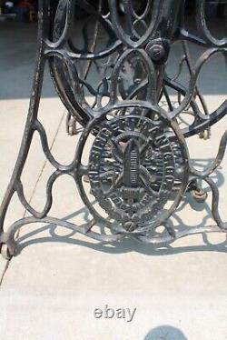 ANTIQUE SINGER TREADLE SEWING MACHINE CAST IRON TABLE BASE Local Pickup Only