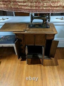 ANTIQUE Singer Sewing Machine Model #66 Tiger Oak Closed Cabinet Treadle