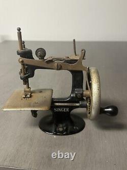 Almost Antique Singer 1928 Model No 20. Cast Iron Child's Sewing Machine, As Is