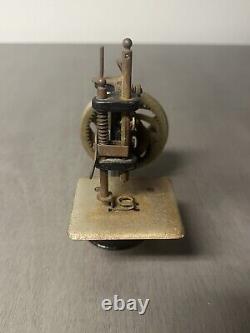 Almost Antique Singer 1928 Model No 20. Cast Iron Child's Sewing Machine, As Is