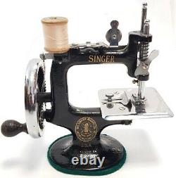 Antigua maquina de coser SINGER negra de viaje Antique Sewing Machine SINGER