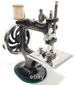 Antigua maquina de coser SINGER negra de viaje Antique Sewing Machine SINGER