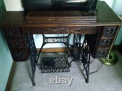 Antinque Singer Sewing Machine + Table