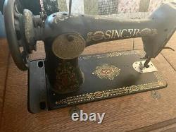 Antique 1882 Singer Sewing Machine in cabinet excellent condition