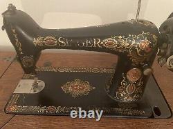 Antique 1882 Singer Sewing Machine in cabinet excellent condition