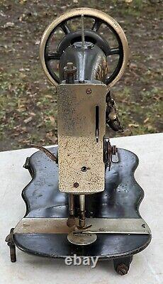 Antique 1888 VS2 Singer Treadle Sewing Machine Fiddle Base Original