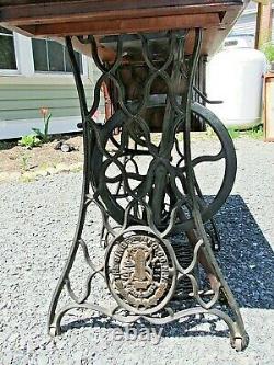 Antique 1889 SINGER TREADLE SEWING MACHINE Fiddle Base, Shuttle, Model 27 VS2