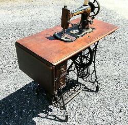 Antique 1889 SINGER TREADLE SEWING MACHINE Fiddle Base, Shuttle, Model 27 VS2