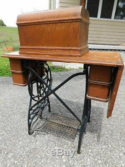 Antique 1890s Queen Treadle Sewing Machine Fiddle Base Coffin Top Oak Cabinet