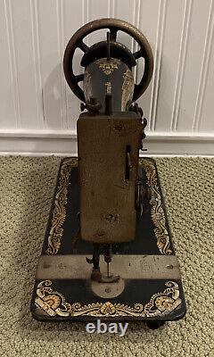 Antique 1892 Singer Sewing Machine Cast Iron Hand Cranked Manual Rare Find LOOK