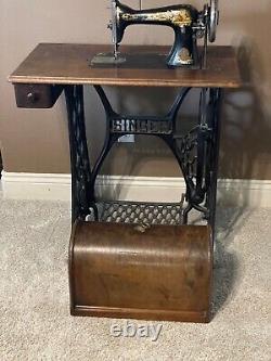 Antique 1898 Singer Treadle Sewing Machine