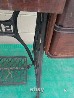 Antique 1901 Singer Sewing Machine, Oiled, Cleaned, Working, Attachments Included