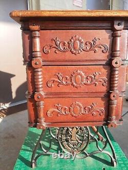 Antique 1901 Singer treadle sewing machine in cabinet, Attachments Included