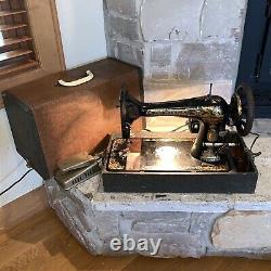 Antique 1901 Working Singer Sewing Machine Sphinx Scroll Plate Treadle Model 27