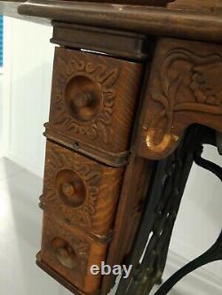 Antique 1903 Singer treadle sewing machine in cabinet, Original Condition, Works