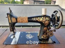 Antique 1903 singer sewing machine In Its Cabinet, Manufactured ELIZABETHPORT