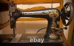 Antique 1904 Singer Sewing Machine Good Condition