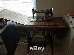 Antique 1904 Singer Treadle Sewing Machine Model 27-4 Serial # G1029965